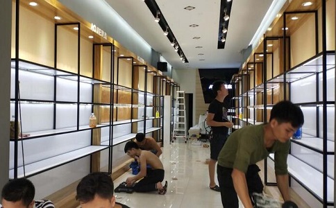 展柜是選擇廠家定制還是裝修公司?